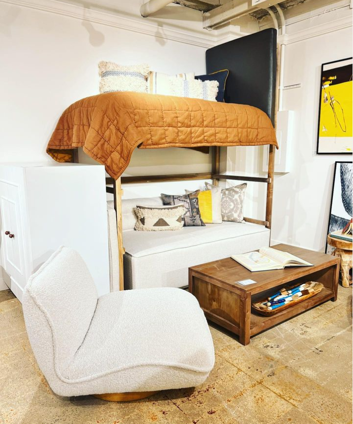 Hutch / Bookshelf
