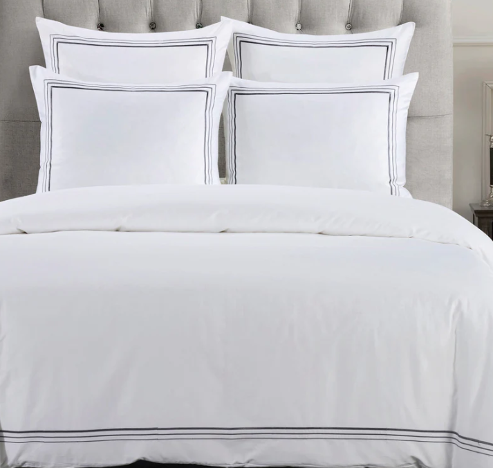 Embroidered Border Duvet Cover Set / GRAY